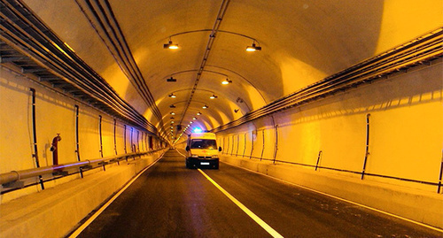 The Gimry Tunnel has been closed since September 18, 2014. Photo: Abu Ubaida, https://ru.wikipedia.org/wiki/%C3%E8%EC%F0%E8%ED%F1%EA%E8%E9_%E0%E2%F2%EE%E4%EE%F0%EE%E6%ED%FB%E9_%F2%EE%ED%ED%E5%EB%FC#mediaviewer/File:Gimry_tunnel_7.jpg