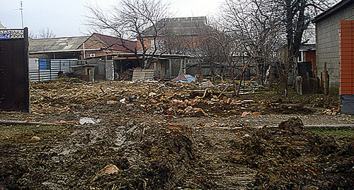 At the place of a demolished house owned by family of the militants. http://www.memo.ru/uploads/files/1579.jpg
