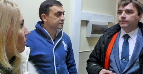 Leader of "Christian Community" religious group Alexei Kolyasnikov (centre) and his advocate Alexander Popkov (right). Sochi, December 2, 2014. Photo by Svetlana Kravchenko for the ‘Caucasian Knot’.