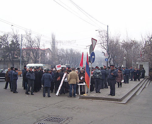 Protest action against Armenian-Turkish protocols. Constitutional Court of Armenia house. January 12, 2010. Photo by the "Caucasian Knot"