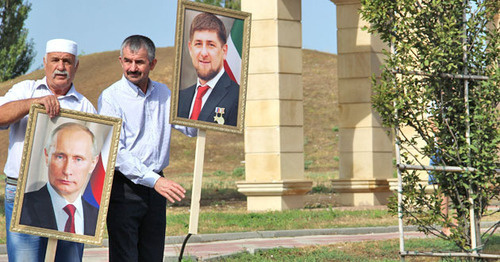 The residents of Chechnya with the portraits of Kadyrov and Putin at the meeting in Grozny. Photo by Akhmed Aldebirov for the "Caucasian Knot"