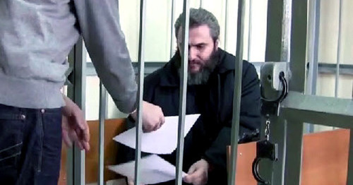 Boris Stomakhin in the courtroom. Screenshot of a video by the user sevikazia http://www.youtube.com/"