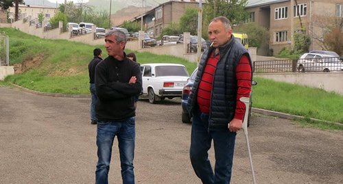 Near the polling station. Nagorno-Karabakh. Stepanakert. May 3, 2015. Photo by Alvard Grigoryan for the "Caucasian Knot"