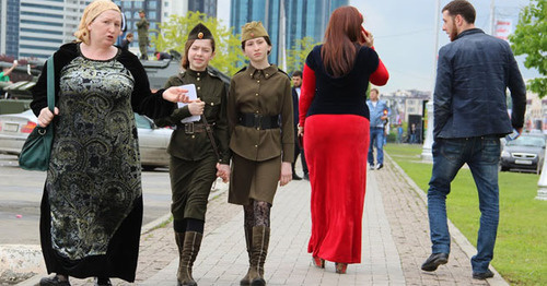 Grozny residents. May 9, 2015. Photo by Magomed Magomedov for the "Caucasian Knot"