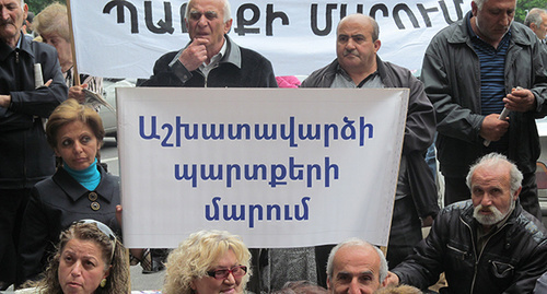 "Nairit" factory workers hold protest action, May 14, 2015. Photo by Tigran Petrosyan for the ‘Caucasian Knot’. 