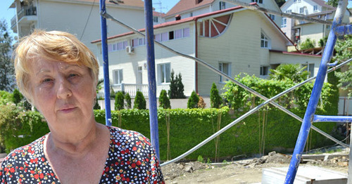 Nina Dubovaya in her land plot full of debris from the illegal construction works. Sochi, July 2015. Photo by Svetlana Kravchenko for the "Caucasian Knot"