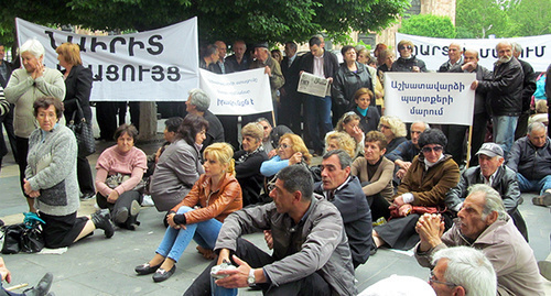 Former employees of the "Nairit" Factory in an endless sit-in strike. May 2015. Photo by Tigran Petrosyan