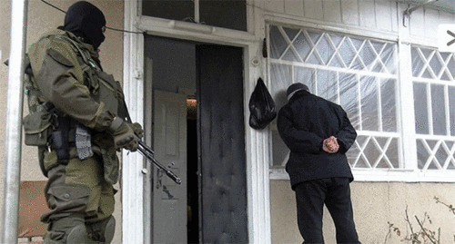 Detention in the course of CTO. Photo: http://nac.gov.ru/nakmessage/2015/04/07/v-kbr-provedena-kontrterroristicheskaya-operatsiya.html