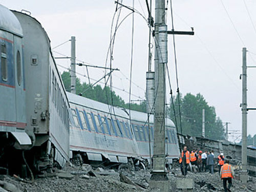 Place of crash of the high-speed "Neva-Express" Train No. 166. November 27, 2009. Photo by http://ru.wikipedia.org