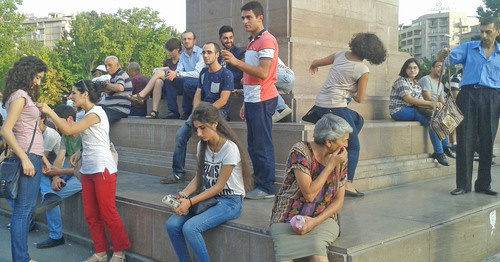 Protesters against increase of electricity tariff, Yerevan, September 11, 2015. Photo by Armine Martirosyan for the ‘Caucasian Knot’. 