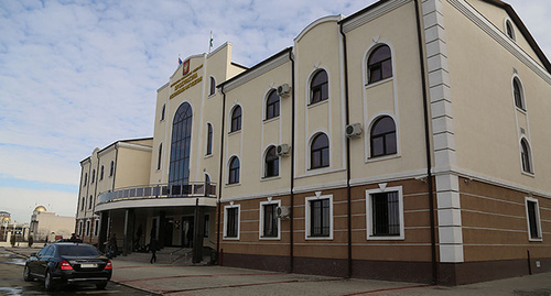 The building of the Office of Public Prosecutor for Ingushetia. Photo: http://06region.ru/glavnaya/182/9798-obrashhenie-glavy-respubliki-ingushetiya-v-svyazi-s-dnem-rabotnika-prokuratury-rossijskoj-federaczii