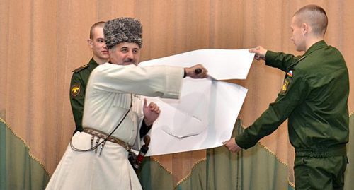 The presentation of the program "Circassian sabre" (the art of wielding Circassian bladed weapons)
performed by Felix Nakov, Director General of the National Museum of KBR. Photo: http://www.cmaf.ru/news/news-990/