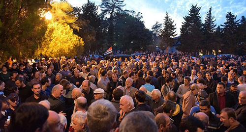 Rally in support of the VI Congress of the political party "Amtsakhara" held in Sukhum on October 21, 2015. Photo: Tomas Tkhaytsuk, http://sputnik-abkhazia.ru/Abkhazia/20151021/1016046761.html#ixzz3pHPnBaUP 