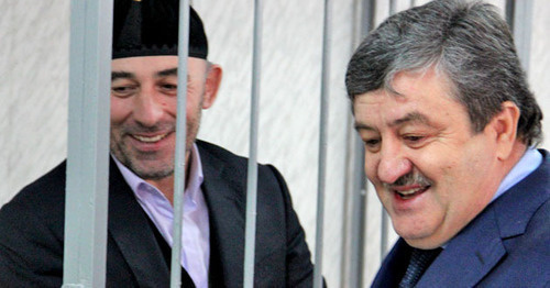Kurman-Ali Baichorov (left) and his advocate Alaudi Musayev in the court room, Stavropol Region, December 2, 2014. Photo by Magomed Magomedov for the ‘Caucasian Knot’. 