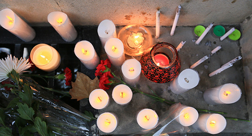Candles lit in memory of victims of terror acts in Paris. Photo by Aziz Karimov for the "Caucasian Knot"