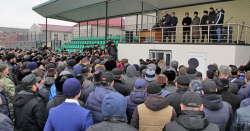 Public condemnation against young men who had set ziyart in the village of Kurchaloi on fire was voiced in school No. 1 named after Akhmad-Khadzhi Kadyrov in Tsentaroy village of the Kurchaloi District. November 18, 2015. Photo by the news agency Grozny Inform http://grozny-inform.ru/news/society/66197/