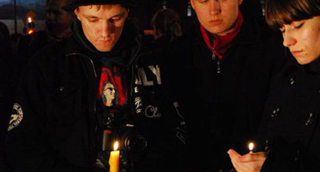 Commemoration of casualties of March 29 Moscow metro terror acts. Moscow, Lubyanka Square, March 29, 2010. Photo by the "Caucasian Knot"
