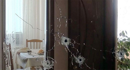 Bullet holes in a mirror in the flat of the leader of the armed underground of KBR who had sworn to the IS after the police raid. Photo: http://nac.gov.ru/nakmessage/2015/11/11/v-nalchike-neitralizvan-prisyagnuvshii-ig-bandglavar-boevikov-kbr.html