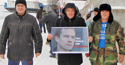 Activists of "Russians of Astrakhan" movement hold a picket in support of Ildar Dadin, Astrakhan, January 7, 2016. Photo by Elena Grebenyuk for the ‘Caucasian Knot’.  