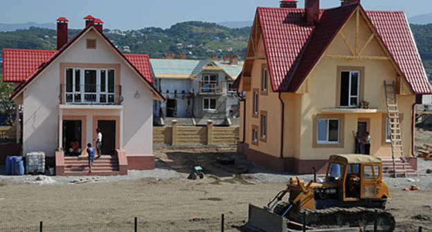 Construction of Nekrasovskoe village for resettlers from the Olympic area of Imereti Lowland. Krasnodar Territory, August 2009. Photo by www.sc-os.ru