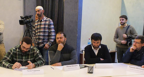 Participants of the roundtable in Makhachkala dedicated to the closure of the mosque "Severnaya" in Khasavyurt. Photo by Patimat Makhmudova for the ‘Caucasian Knot’.