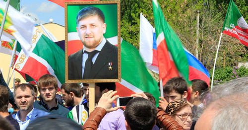 Rally participants hold Kadyrov’s portrait, Grozny, May 1, 2015. Photo by Magomed Megomedov for the ‘Caucasian Knot’