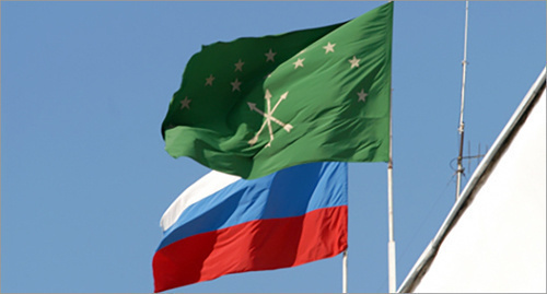 Flags of Russia and Adygea. Photo: http://adigeatoday.ru/?article_id=11000