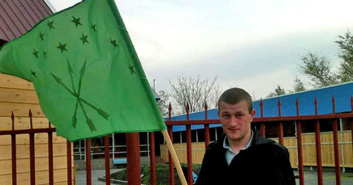 A man with Circassian flag, Cherkessk, April 25, 2013. Photo by Asya Kapaeva for the ‘Caucasian Knot’. 