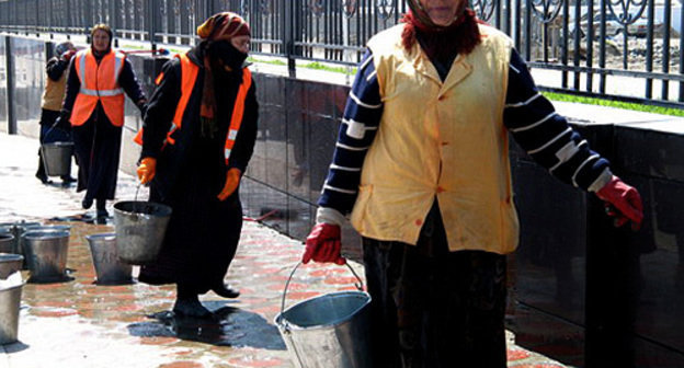 Cleaning of Grozny streets. Photo by www.chechnyafree.ru