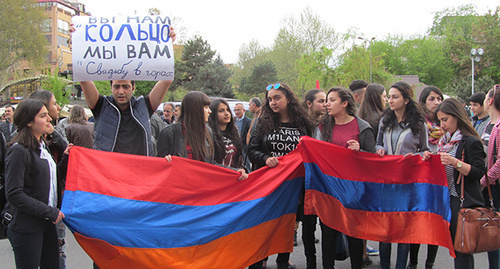 Rally participants in Yerevan. Photo by Tigran Petrosyan for the ‘Caucasian Knot’. 