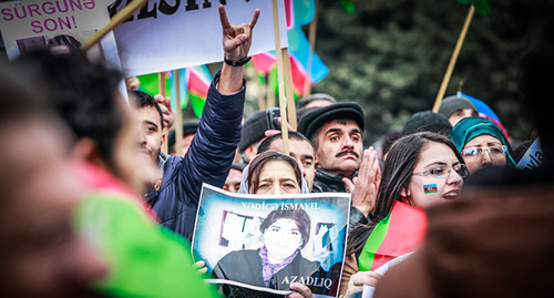 Rally participant holds portrait of political prisoner Khadija Ismayilova, Baku, March 15, 2015. Photo by Aziz Karimov for the ‘Caucasian Knot’