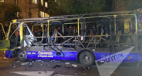 Bus blown up in Yerevan. Photo: http://www.sputnikarmenia.ru/photo/20160425/3160776.html