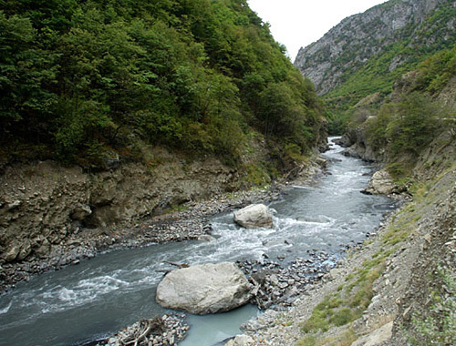 Chechnya, Argun Gorge and Argun River. Photo by www.chechnyafree.ru