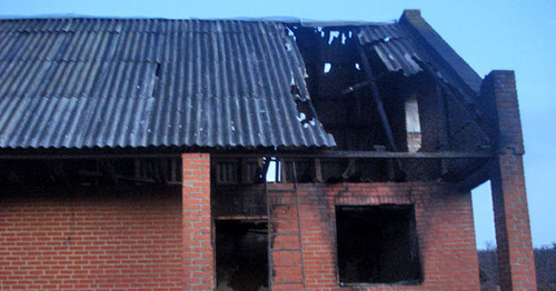 House of the relatives of the militants killed on December 4 in Grozny burned down in the village of Yandi, Achkhoi-Martan District, December 7 2014. Photo provided by the HRC ‘Memorial’ press-service.