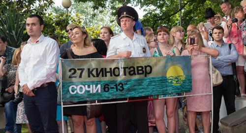 Spectators at the opening of the "Kinotavr" Film Festival in Sochi. Photo: Sergei Kuladov, ‘Kuban 24’, http://kuban24.tv/item/v-sochi-na-kinotavre-startoval-konkurs-korotkometrazhnyh-fil-mov-150698