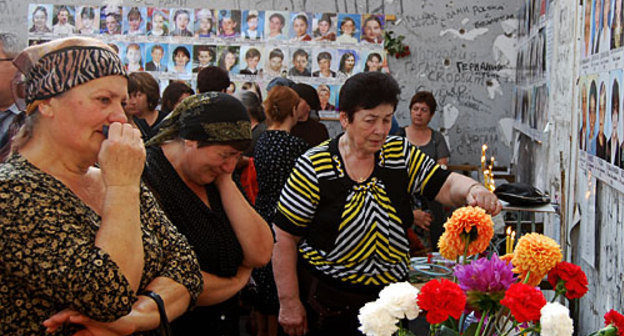 Mourning actions in memory of victims of the terror act in Beslan School No. 1 in 2004. North Ossetia, September 1, 2010. V. Ivanov for the "Caucasian Knot"