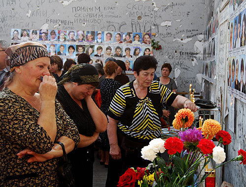 Mourning actions in memory of victims of the terror act in Beslan School No. 1 in 2004. North Ossetia, September 1, 2010. V. Ivanov for the "Caucasian Knot"