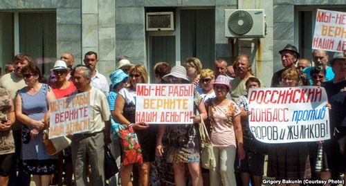 Miners of Gukovo town of the Rostov Region demand unpaid wages. Photo: Grigory Bakunin, http://www.svoboda.org/content/article/27811919.html