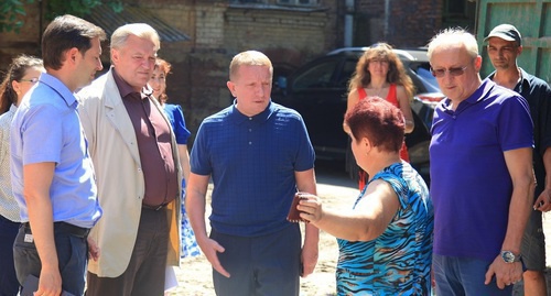 Sergey Gorban meet Rostov-on-Don residents who suffered from flooding. Photo: http://rostov-gorod.info/press_center/news/139/44535/