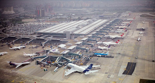 Airport of Istanbul. Photo: https://ru.wikipedia.org/wiki/Теракт_в_аэропорту_имени_Ататюрка#/media/File:Atat%C3%BCrk_international_airport_borak.jpg