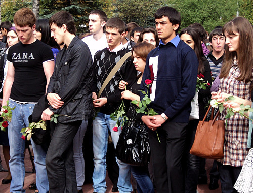 Youth rally at the Memorial "Eternal Flame" in Nalchik, September 18, 2010. Photo by the "Caucasian Knot"