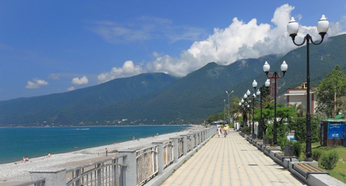 Seafront in Gagra. Photo: Hons084, Wikipedia.org