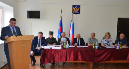 A session of the commission on adaptation under the Kabardino-Balkarian leader. Photo: http://kbrria.ru/obshchestvo/komissiya-po-adaptacii-pri-glave-kbr-rassmotrela-novoe-obrashchenie-14393
