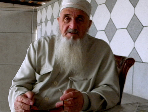 Magomed-Hadji Aushev in the yard of his house in Nazran, Ingushetia, August 26, 2010. Photo by the "Caucasian Knot"
