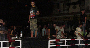 Activist at the barricades. Photo by Tigran Petrosyan for the ‘Caucasian Knot’. 