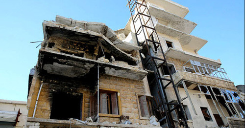 A destroyed building in Aleppo. Syria. Photo by the user IHH Humanitarian Relief Foundation https://www.flickr.com