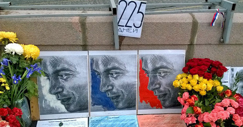 Flowers and portraits at Nemtsov's murder site. Photo by Vyacheslav Feraposhkin for the "Caucasian Knot"
