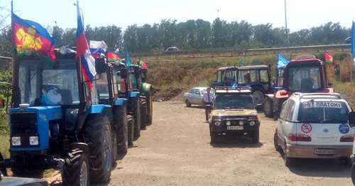 Vehicles of 'tractor march' participants, Rostov Region, August 23, 2016. Photo by Konstantin Volgin for the 'Caucasian Knot'.  