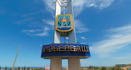 Stele at the entrance to Izberbash. Photo: http://mkala.org/content/novosti/v-izberbashskoy-goradministratsii-proizveli-viemku-dokumentov~26088