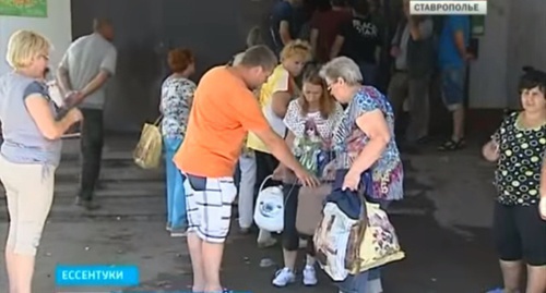 The tenants of the residential building in Yessentuki after evacuation. Screenshot of a video report by the "GTRK-Stavropolye", Youtube.com